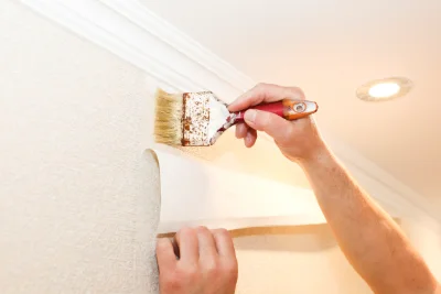 Pose de papier peint à Queyrières — revêtements muraux et toiles de verre